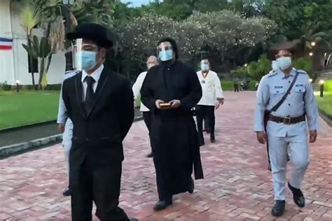 Jose Rizal in face mask and face shield? Reenactment of nation's hero's ...