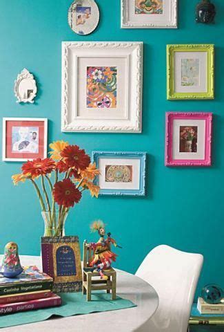 Curated | Colorful frames add a special touch to this blue/green dining room wall // Marco para ...