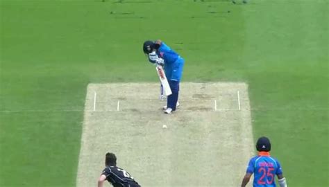 WATCH: Virat Kohli hits STUNNING straight drive for a four in India-New ...