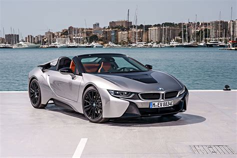 Tapeta BMW i8 Roadster Srebrny kolor samochód