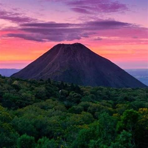 Impresive volcanoes in El Salvador. | El salvador culture, El salvador ...