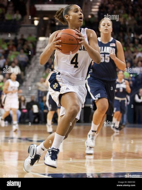 Notre Dame Guard Skylar Diggins (4) in game action between the Notre ...