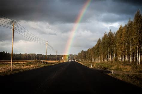 15 Photos How Does It Look the End of a Rainbow - YourAmazingPlaces.com