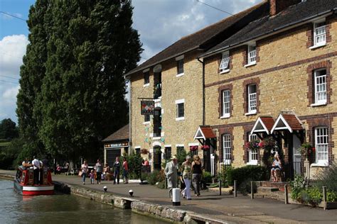 The Canal Museum and Canalside cottages, Stoke Bruerne - Beautiful England Photos