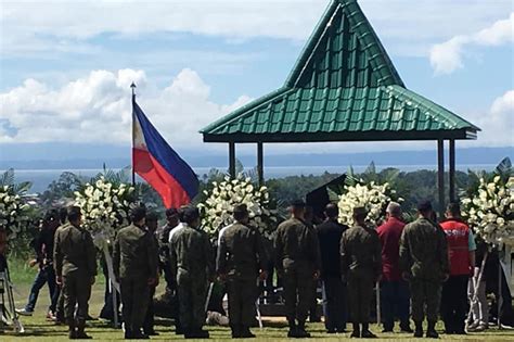 Soldiers pay tribute to heroes on 2nd Marawi siege liberation ...