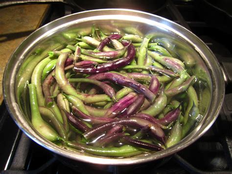 Melissa's Kitchen: Purple Green Beans