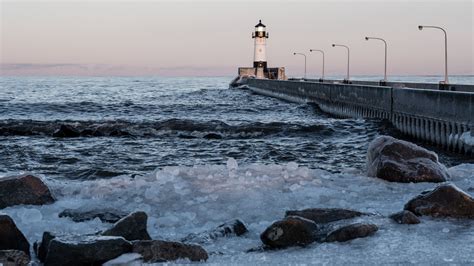 Canal Park, Duluth 1/23/18 #ice #winter #lighthouse #lakesuperior # ...