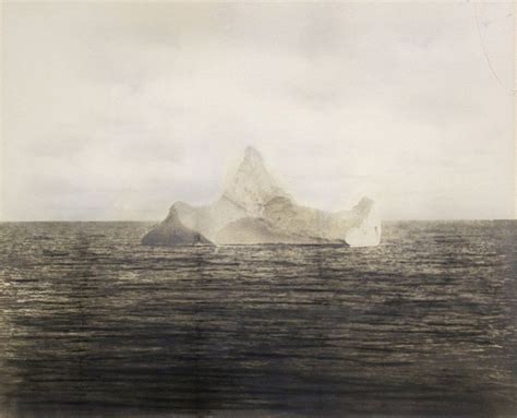 'Titanic iceberg' photograph to be auctioned - BBC News