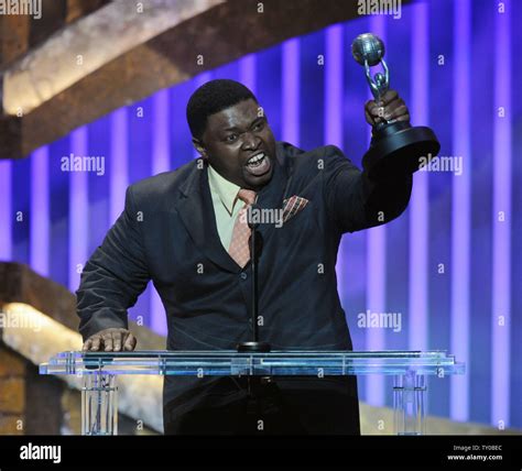 LaVan Davis accepts the award for best outstanding actor in a comedy ...