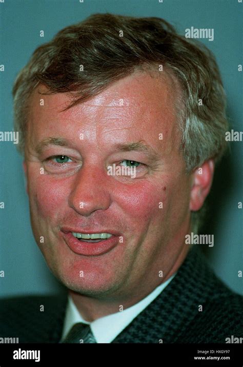 BARRY HEARN SNOOKER MANAGER 03 December 1991 Stock Photo - Alamy