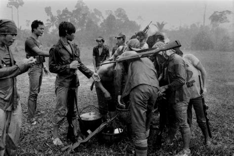 Alex Baluyut: BUHAWI - The teenage NPA guerrillas in the Philippines - Invisible Photographer ...