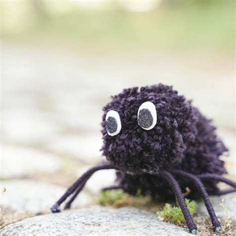 Cute Yarn Pom Pom Spider Halloween Craft - DIY & Crafts