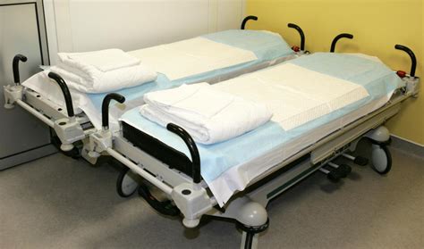 What Are the Different Hospital Bed Sizes? (with pictures)