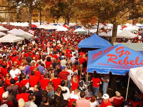 9 Unique College Football Tailgating Traditions | Travel Channel