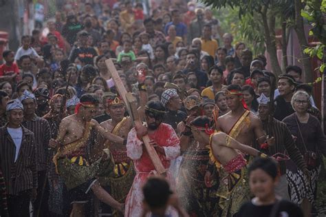 Tradisi Paskah Indonesia yang telah berusia berabad-abad muncul kembali setelah jeda pandemi