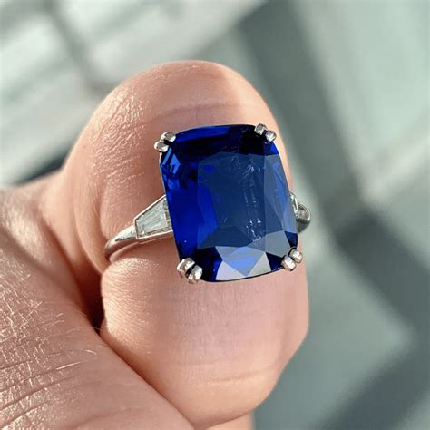 10 Reasons to Consider a Sapphire Engagement Ring | Jonathan's Fine ...