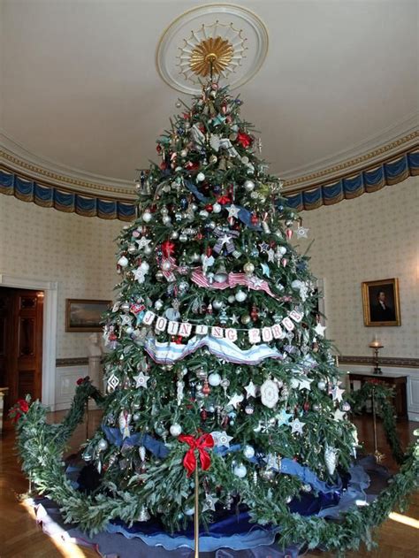 The Blue Room Tree - White House Christmas 2012: Decorating America's ...