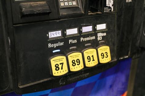 Premium Photo | Chicago Illinois USA August 31 2023 Sunoco gas pump ...