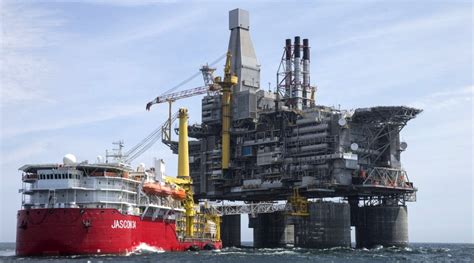 The 180,000-Tonne Titan Is Now The Largest Oil Rig In The World ...