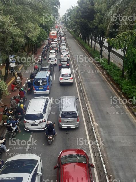 Vehicle Traffic Stock Photo - Download Image Now - Architecture, Asia ...