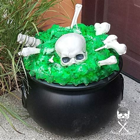 Halloween DIY: Glow in the Dark Smoking Cauldron | Halloween diy, Halloween diy crafts, Fall ...