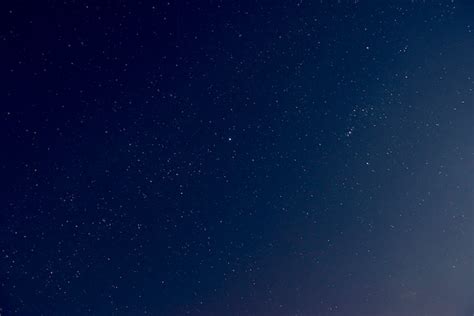 Hermoso cielo nocturno con estrellas brillantes | Foto Gratis