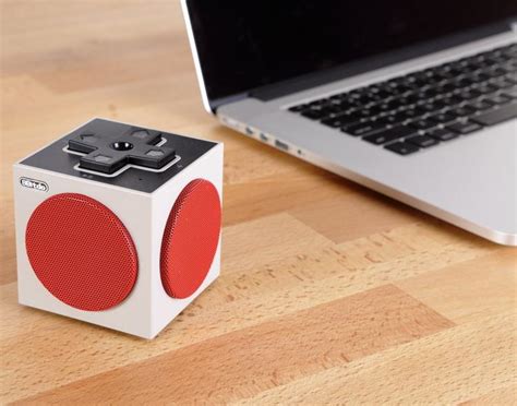 This Cube Bluetooth Speaker Is Made To Look Like a NES Controller