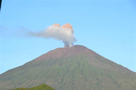 Misteri Gunung Slamet dan Mitos Terbelahnya Pulau Jawa - Manusia Lembah