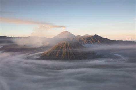 48,500+ Volcanoes Indonesia Photos Stock Photos, Pictures & Royalty ...