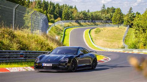 (VIDEO) Noul Porsche Taycan Turbo a detronat Tesla Model S Plaid pe Nurburgring înainte de ...