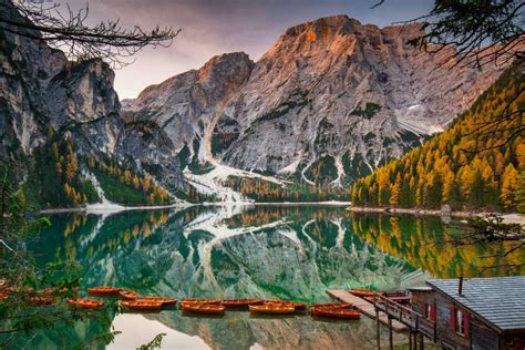 Lago Di Braies Lake and Seekofel Peak at Sunrise, Dolomites. Italy ...