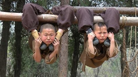 Shaolin monks display amazing flexibility during kung fu training ...