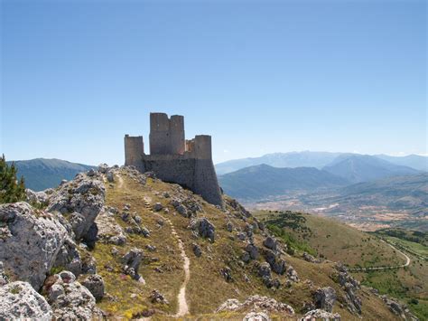 Rocca Calascio: Exploring Italy’s Highest Mountaintop Fortress – Unusual Places