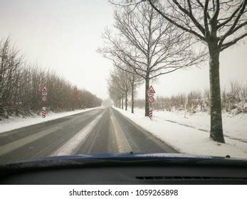 10,886 Road Signs On Snowy Roads Images, Stock Photos & Vectors | Shutterstock