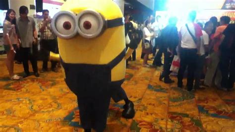 Minions-Banana Song live in Bangkok - YouTube