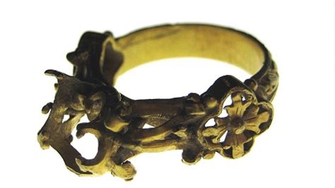 Gold Medieval Ring found by metal detecting hobbyist in Espoo, Finland ...