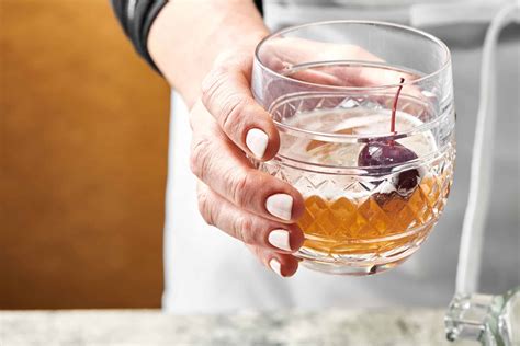 Manhattan Cocktail Recipe — The Mom 100