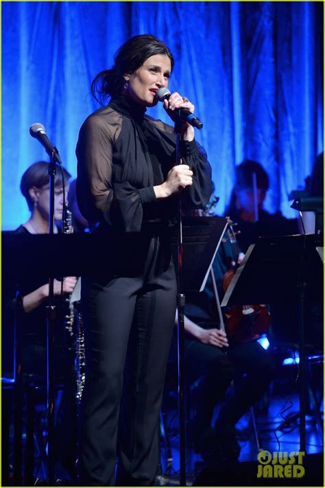 Idina Menzel Sings 'Let It Go' Live for 'Frozen' Cast Reunion!: Photo ...