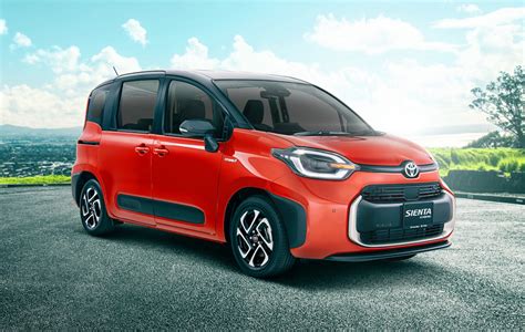 With a claimed efficiency of 4L/100km, the Toyota Sienta Hybrid is an MPV for the financially ...