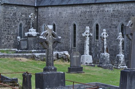 Ballintubber Abbey, County Mayo, Ireland, June 2010. Photo Marc McCann | Arte, Cemitério