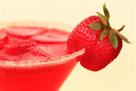 File:Refreshing Sugar Sweet Red Strawberry Martini Drink (3405075157).jpg - Wikimedia Commons