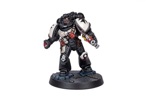 Showcase: Black Templars Space Marine Heroes Brother Vanial (incl ...