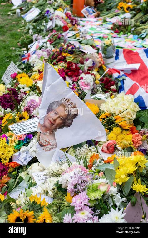 Floral Tributes to Queen Elizabeth II. London, September 2022 Stock Photo - Alamy