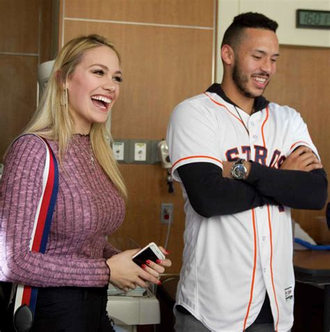 Houston Astros: Carlos Correa, wife Daniella Rodriguez unveil first child