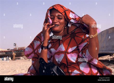 A Mauritanian woman in traditional clothing Nouakchott Mauritania Stock ...