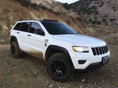 2014 Grand Cherokee w/ 2.5" lift, 18" Fuel wheels, 33" BFGs. | Jeep ...