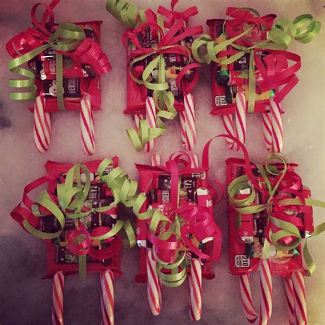 DIY Christmas Candy Cane Sleigh | Diy christmas candy, Candy cane ...