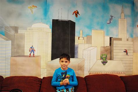 Superhero birthday party – Background and Decor – Casa de Berry