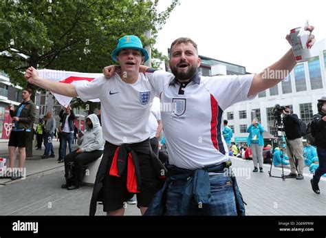 ENGLAND FANS, ENGLAND V DENMARK, 2021 Stock Photo - Alamy