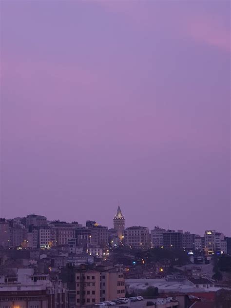 City Skyline Under Gray Sky · Free Stock Photo